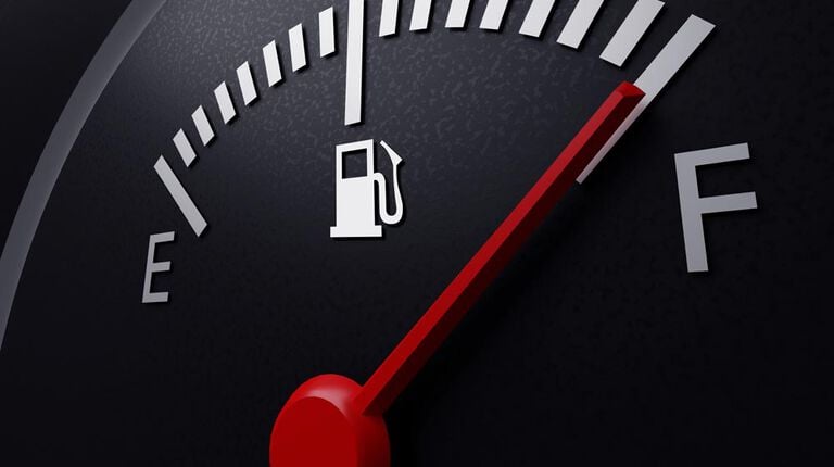 Why should you keep your gas tank full? Full vehicle dash gauge